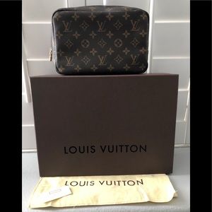 💎Perfect💎 Louis Vuitton Cosmetic Toiletry Case